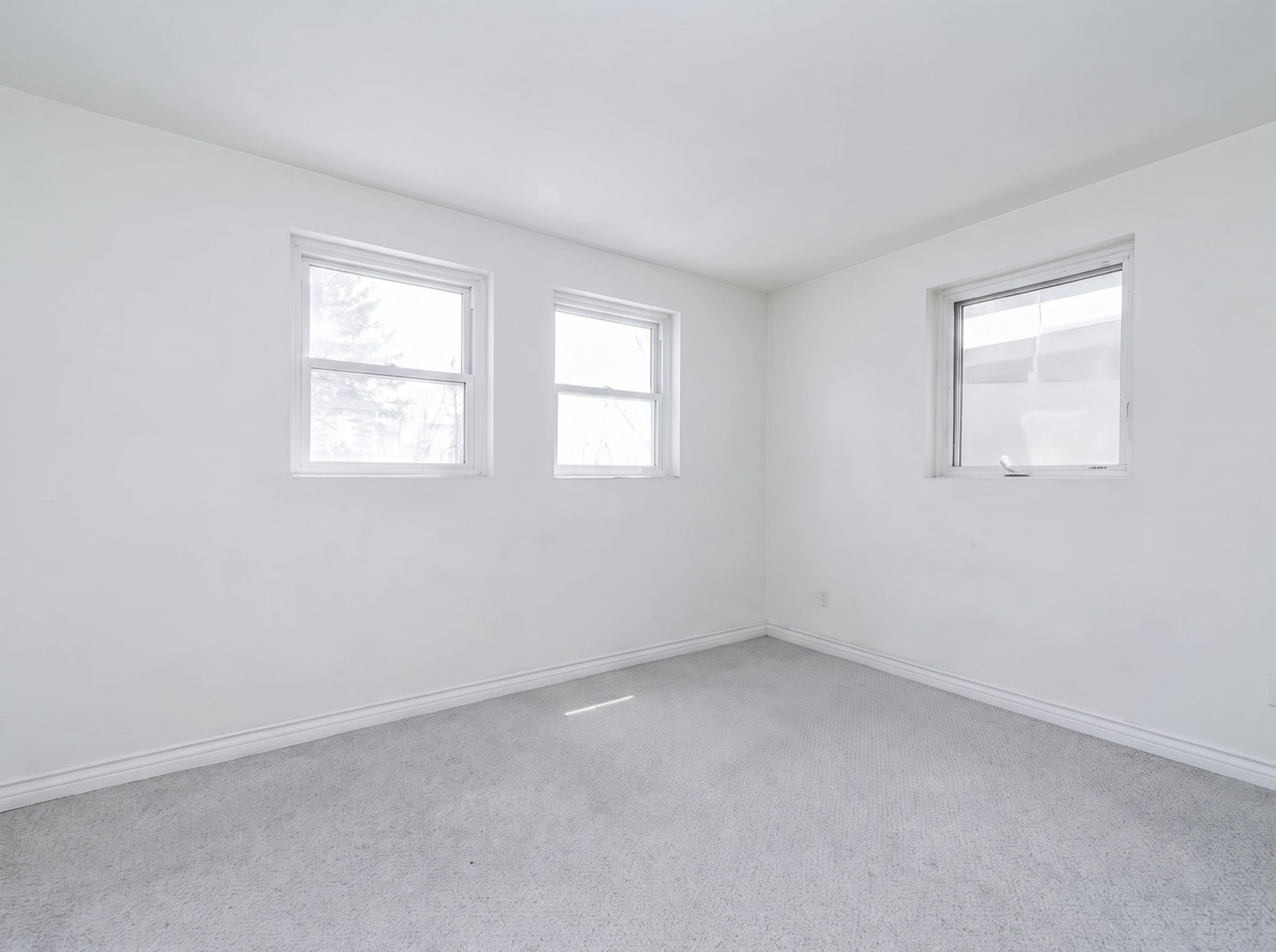The same room, decluttered